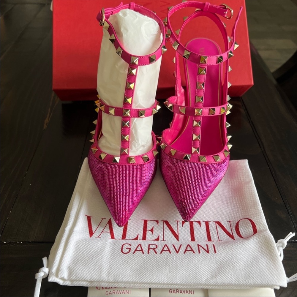 Great condition pink beaded pumps. Used once